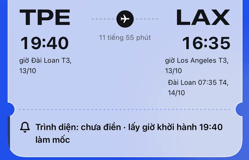 Một phần thẻ lên máy bay: TPE khởi hành 19:40, đến LAX 16:35 giờ địa phương, bên cạnh ghi giờ Đài Loan